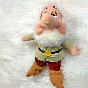 Walt Disney Parks Plush Sleepy Dwarf 7 Dwarves Bea